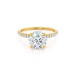 Помолвочное кольцо из желтого золота с муассанитом