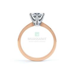 Помолвочное кольцо из комбинированного золота с муассанитом
